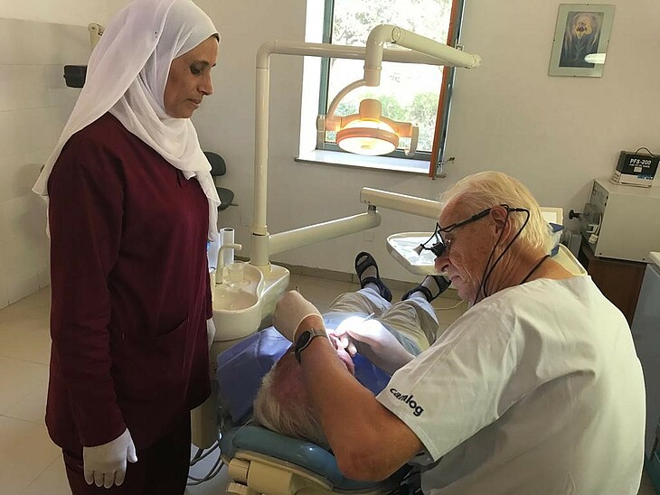 Dentist Dr. Theo Römer treating a patient